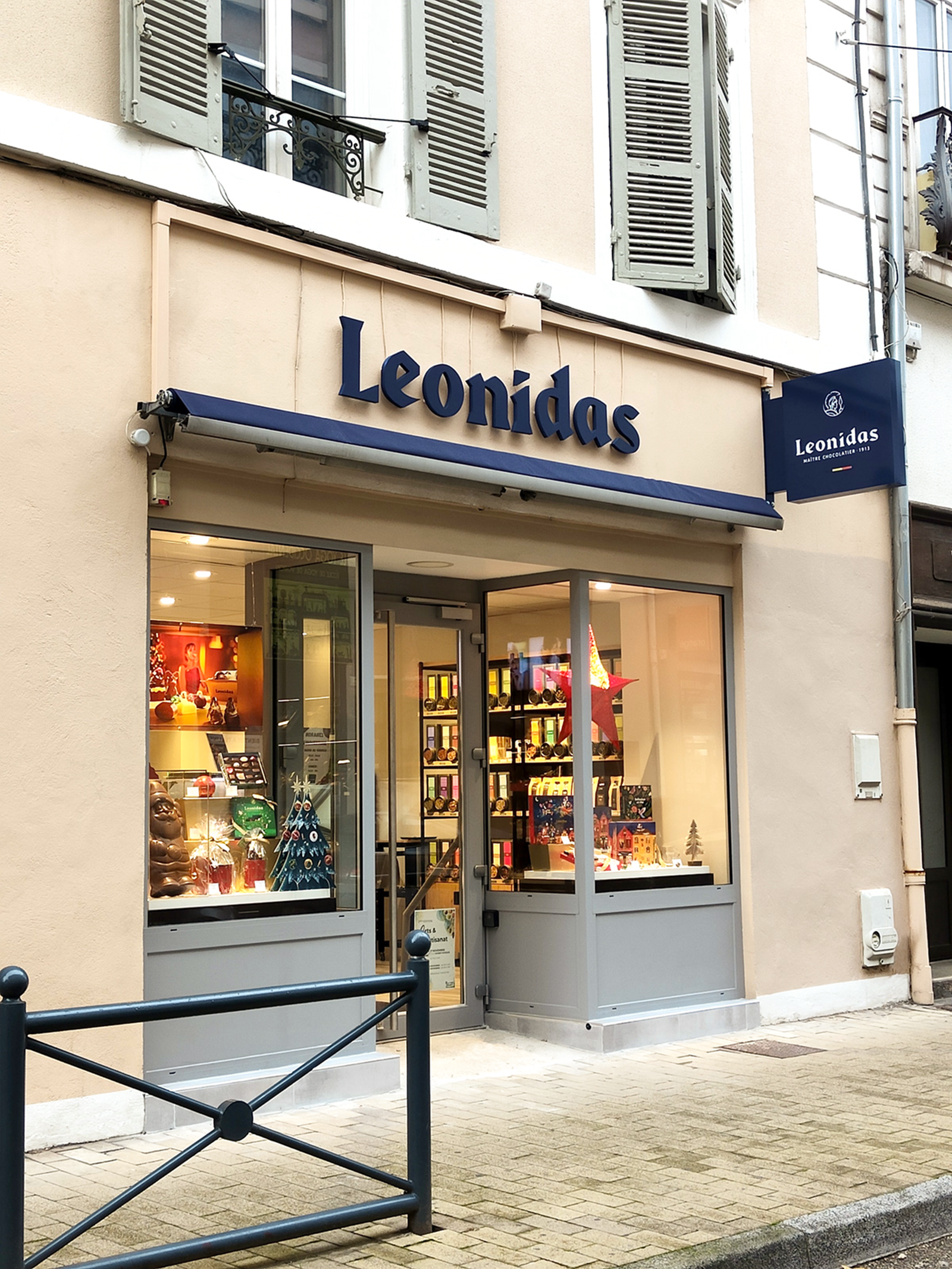 Devanture chocolatier - lettres relief lumineuses