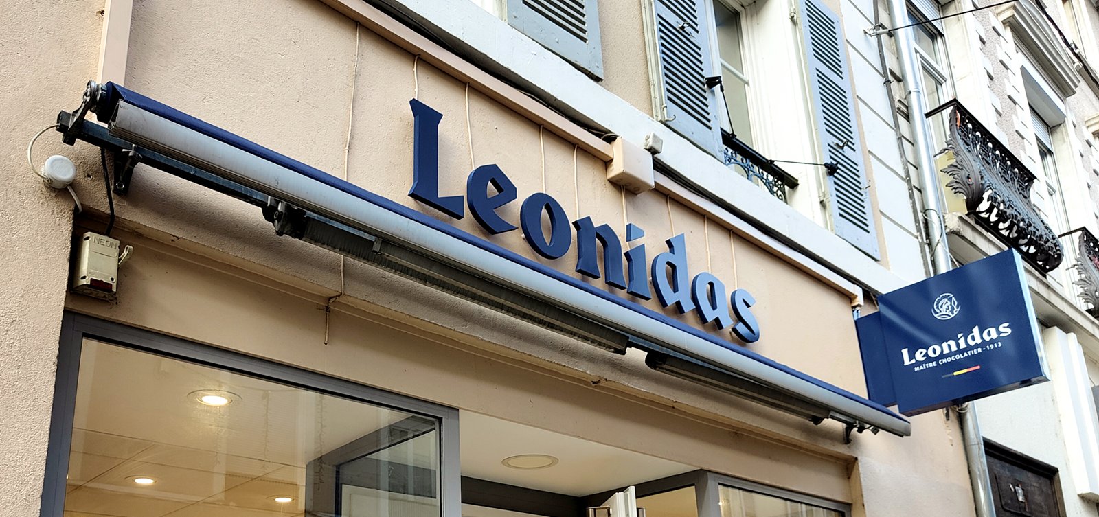 Vitrine - Enseigniste à Voiron