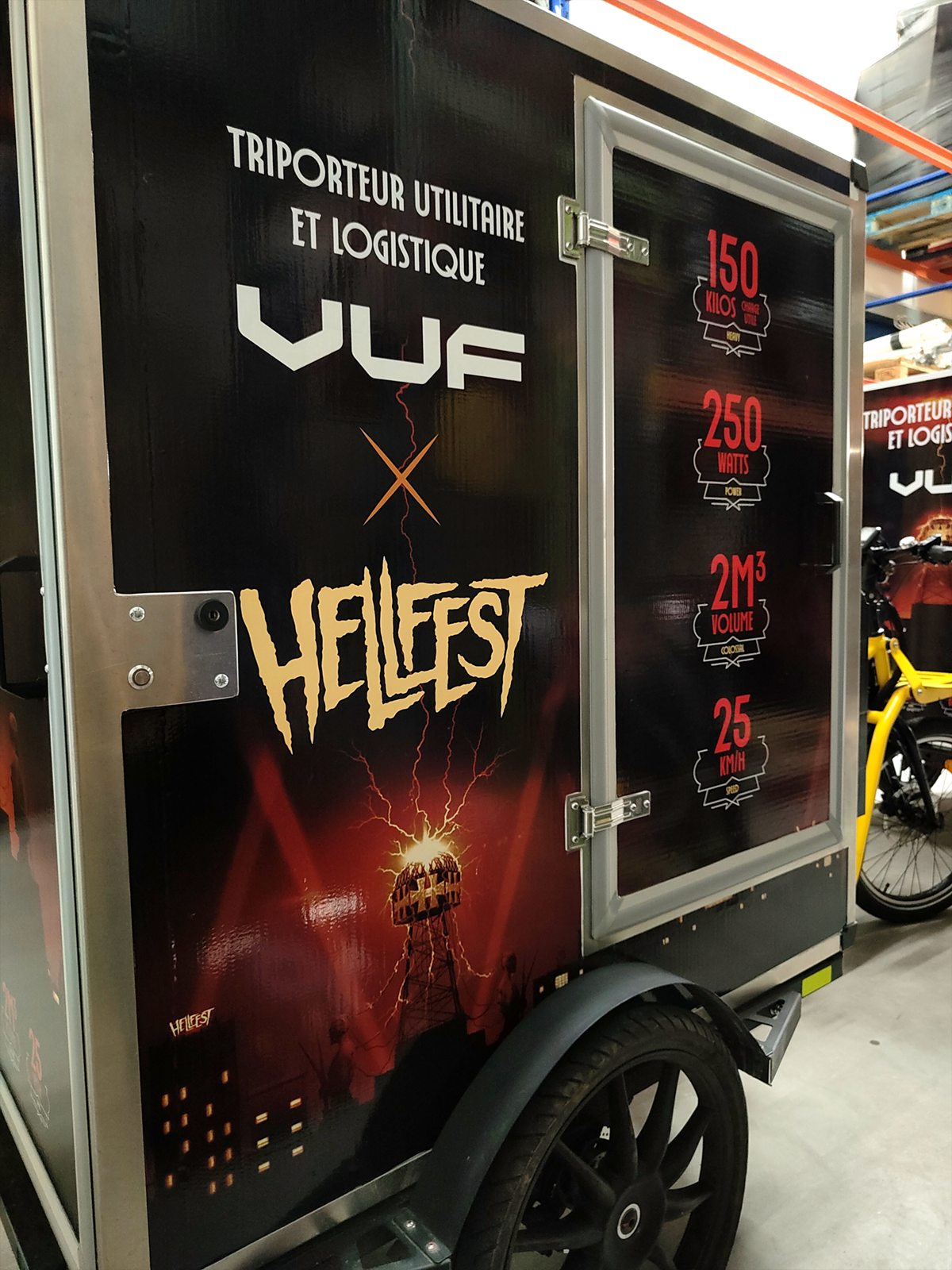 Décoration adhésive vélo cargo - Hellfest 2024